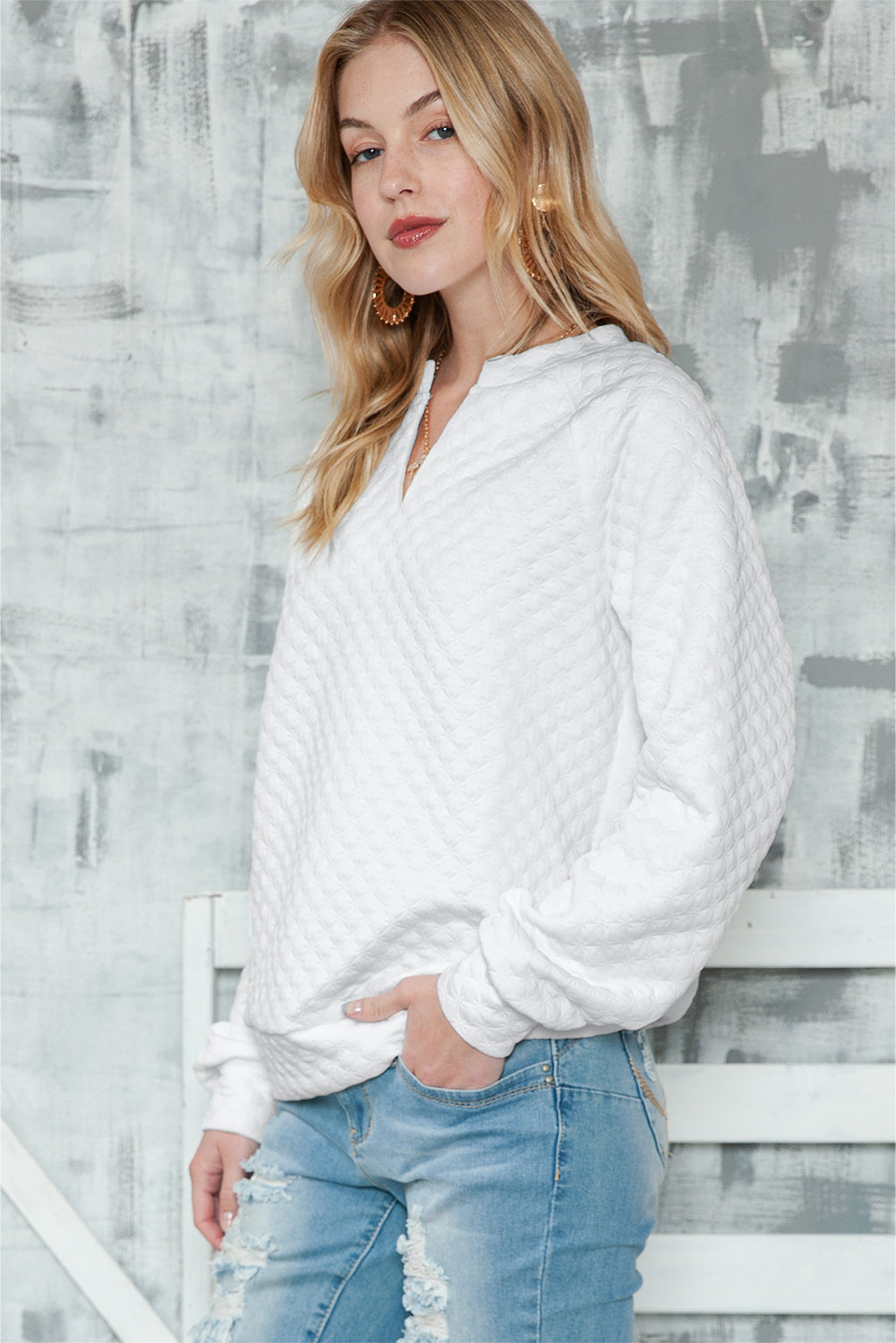 White Quilted V-Neck Solid Color Long Sleeve Top