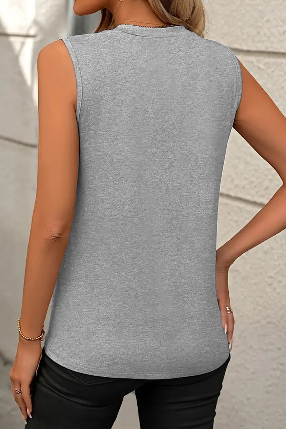 White Solid Color Crew Neck Pleated Tank Top